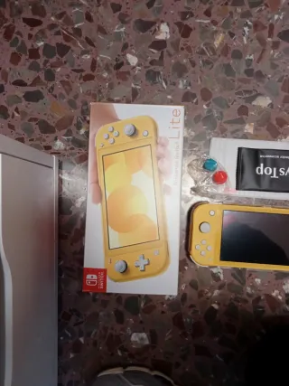 Nintendo Switch Lite Amarilla