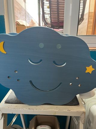 Lámpara infantil azul madera nube