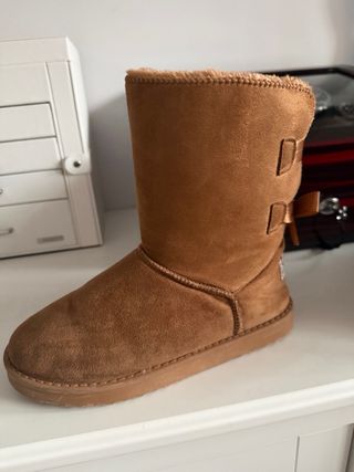 Stivali UGG Marroni con Fiocchi