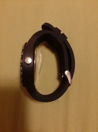 Reloj WTI Analógico Negro. Sin estrenar.