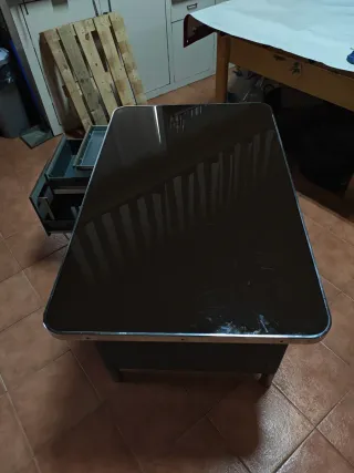 Mesa de escritorio cristal y metal fuerte y