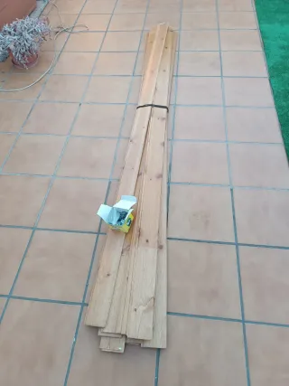 Listones de friso 2.2 m2 + grapas y clavos