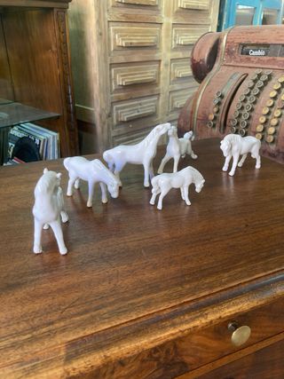 Lotto di 6 cavalli in porcellana antichi