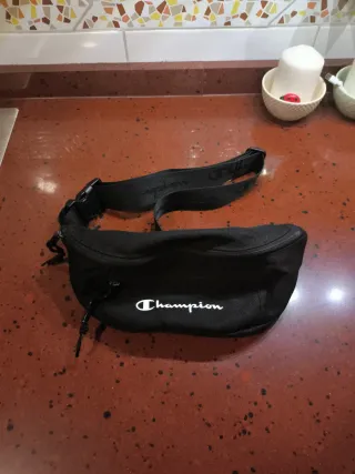 Riñonera Champion Negra