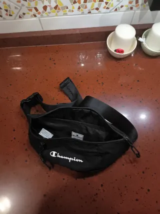 Riñonera Champion Negra