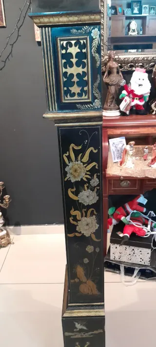 Orologio da terra antico decorato