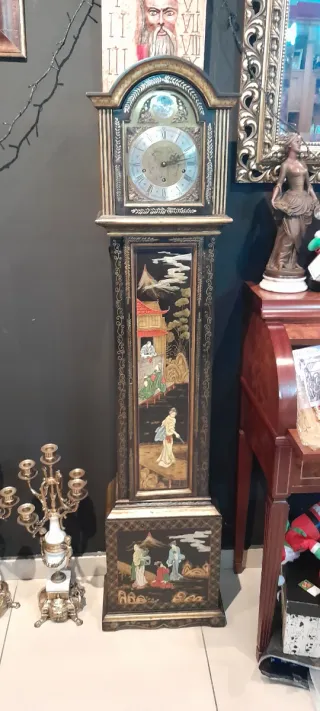 Orologio da terra antico decorato