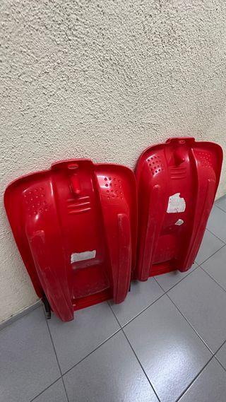 2 Trineos Decathlon Rojos