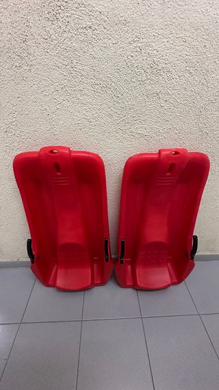 2 Trineos Decathlon Rojos
