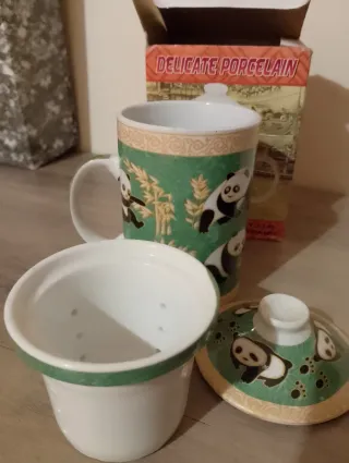 Taza de porcelana con infusor y tapa