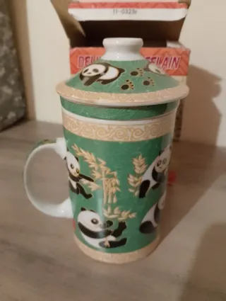 Taza de porcelana con infusor y tapa