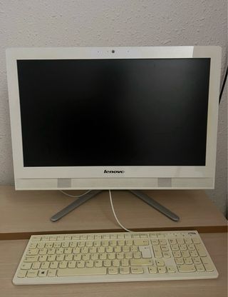 Ordenador Lenovo (con ratón y teclado)