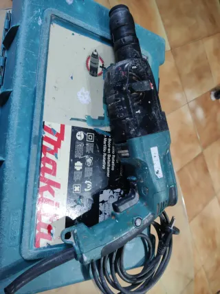 Martillo profesional MAKITA