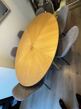 Mesa ovalada de comedor y 6 sillas