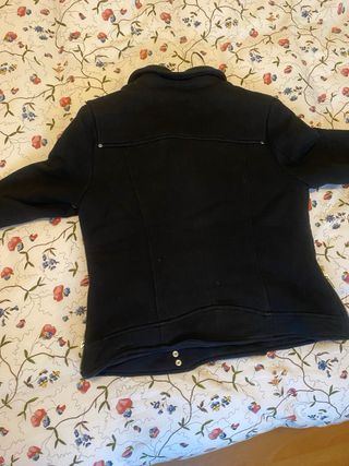 Cazadora premamá negra