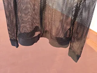 Chaqueta negra de rejilla