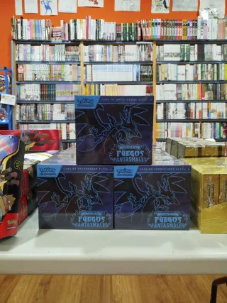3 Pokémon Fuego Fantasmal ETB