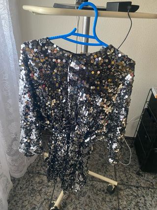 Mono corto fiesta lentejuelas negro y plateado