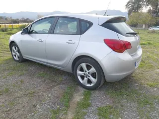 Opel Astra 2011