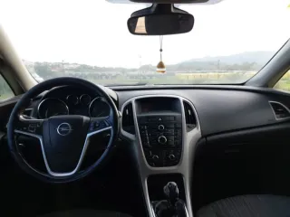 Opel Astra 2011