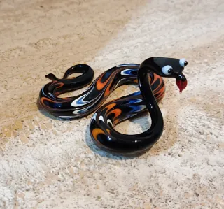 Serpente nero screziato in vetro di Murano