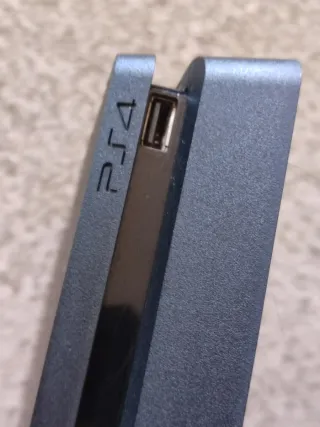 PS4 PlayStation 4 Slim 1TB + controller Dual Shock