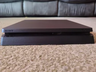 PS4 PlayStation 4 Slim 1TB + controller Dual Shock