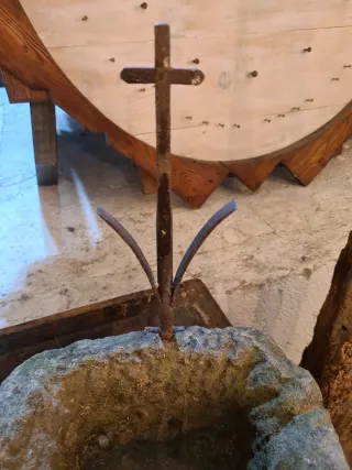 Pila de piedra rústica