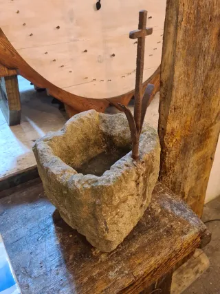 Pila de piedra rústica