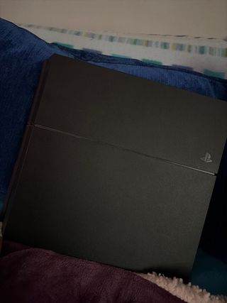 Console PS4 + 3 Controller + FIFA 20