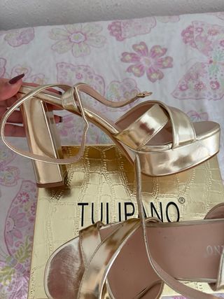 Tacones dorados plataforma