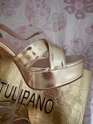 Tacones dorados plataforma