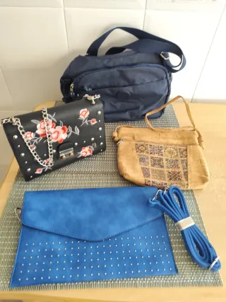 Lote 4 bolsos variados.