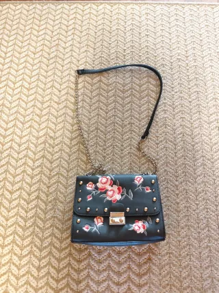 Lote 4 bolsos variados.