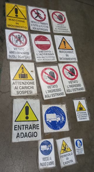 Lotto di 15 Segnaletiche da Cantiere