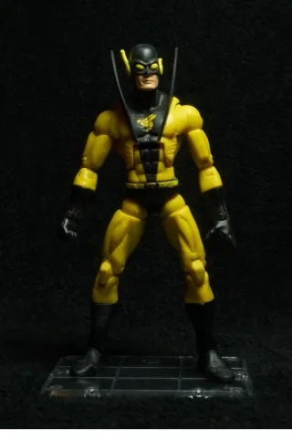 Yellow Jacket Marvel Legends basada en comics