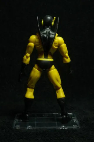 Yellow Jacket Marvel Legends basada en comics