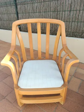 Sofá y 2 sillones de madera maciza, marca Garbó