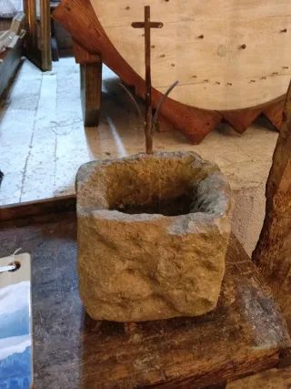 Pila de piedra antigua