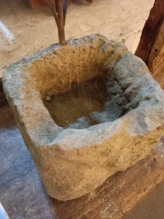 Pila de piedra antigua