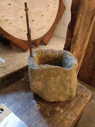 Pila de piedra antigua