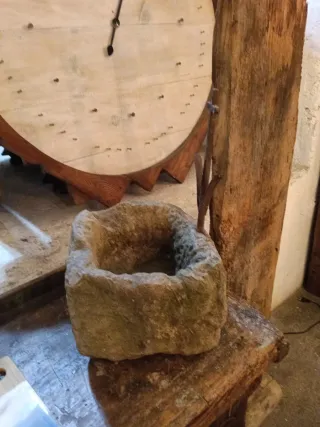 Pila de piedra antigua