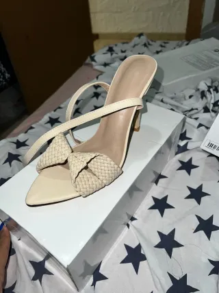 Sandalias Beige Tacón Trenzado