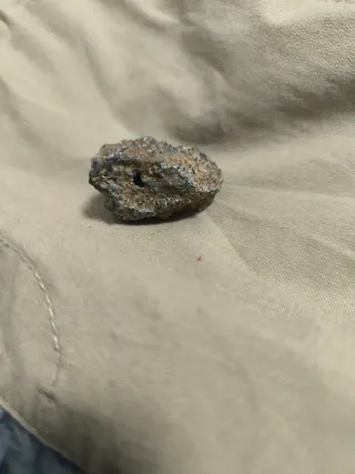 Auténtico meteorito lunar