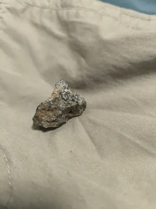 Auténtico meteorito lunar