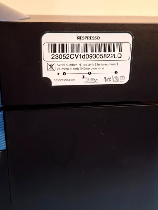 Cafetera Nespresso Vertuo Next + Contenedor