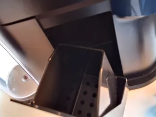 Cafetera Nespresso Vertuo Next + Contenedor