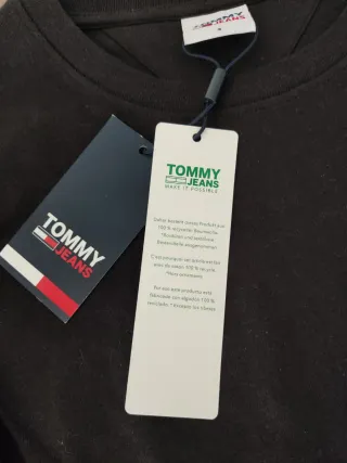 Camiseta negra manga larga con estampado