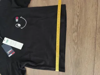 Camiseta negra manga larga con estampado