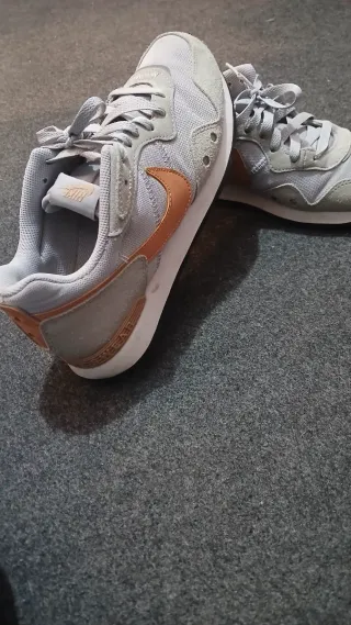 Nike Venture Runner muy bueno talla42